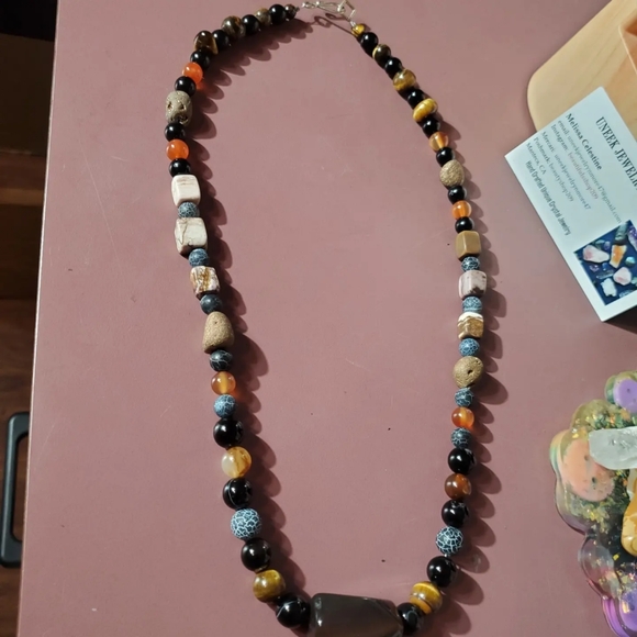Handmade Multi Stone necklace with agate center piece - Picture 3 of 10